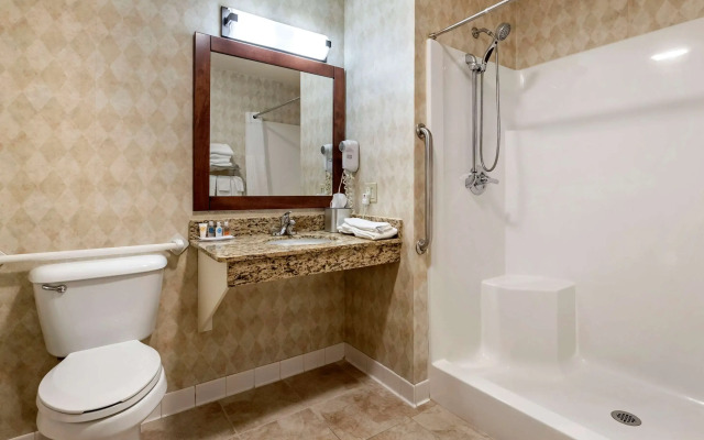 Comfort Inn Dyersville Near Field of Dreams