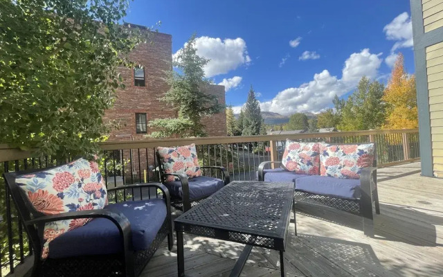 Longbranch by Pinnacle Lodging