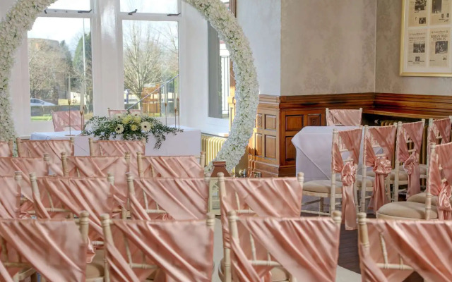 The Oaks Hotel
