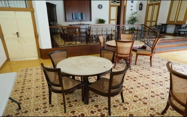 Colonial House