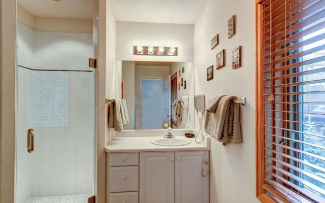 Pine Creek Lodge by RedAwning