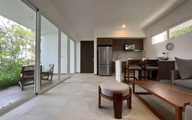 Magnificent Stylish Apartment Charming Private Terrace Wonderful Community Pool Amenities