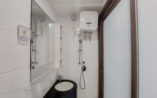 Elegant and Homey Studio at Sky House BSD Apartment