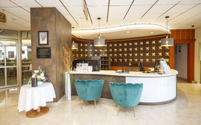 Lazensky Hotel Pyramida I