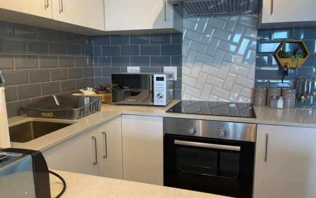 CJ’s OceanCityView Modern Secure 1 bed apartment