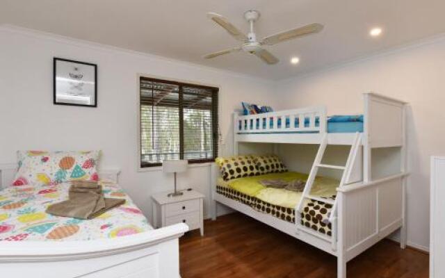 Kangaroo Cottage - cute Accom in bushland setting