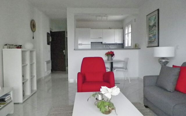 Contemporary Apartment in Antibes with Terrace