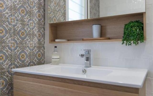 BANYANDAH 557 Ocean Drive NH