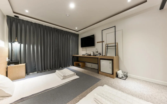 Pohang Jukdodong Gallery Hotel