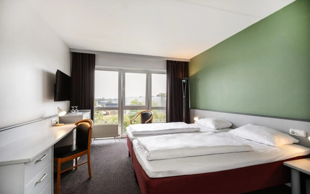 Good Morning + Bad Oldesloe Hotel