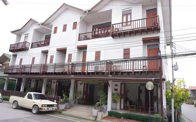 Sri Chiangkhan Hotel