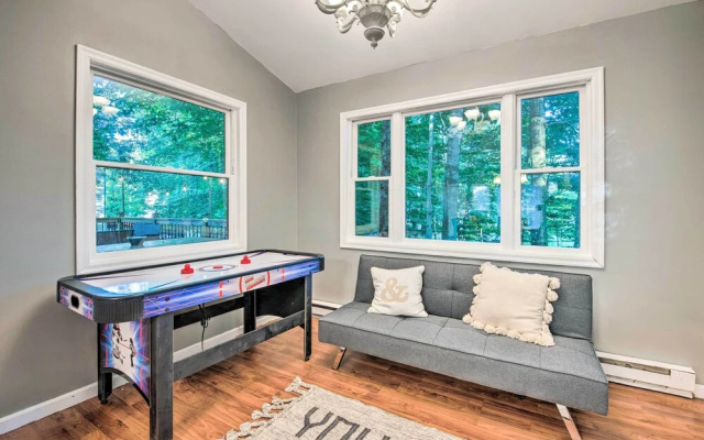 Poconos House w/ Large Deck, Gas Grill & Fire Pit!
