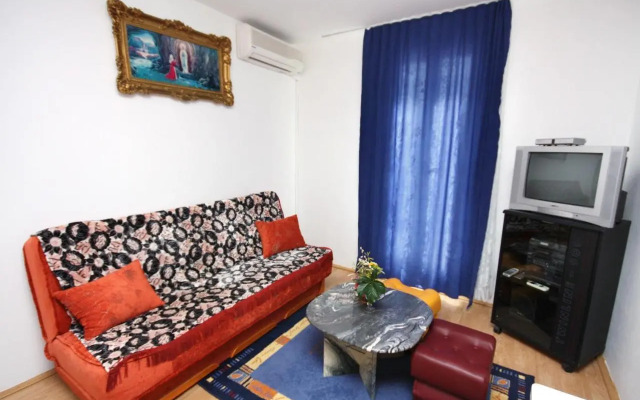 Apartments with a parking space Murter - 5084