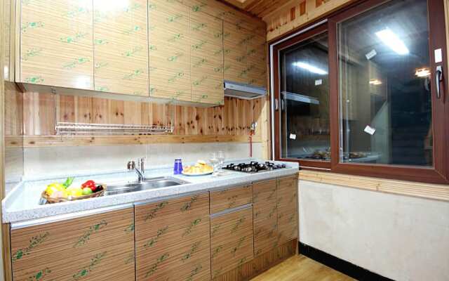 Yangyang Mori-ui-eondeok Pension