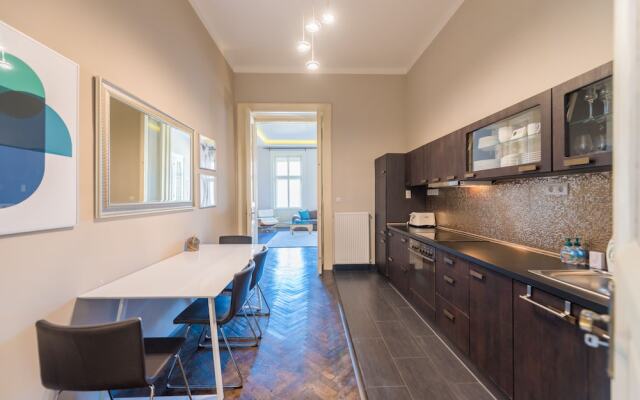 Venus Apartments - Paulay Ede Street
