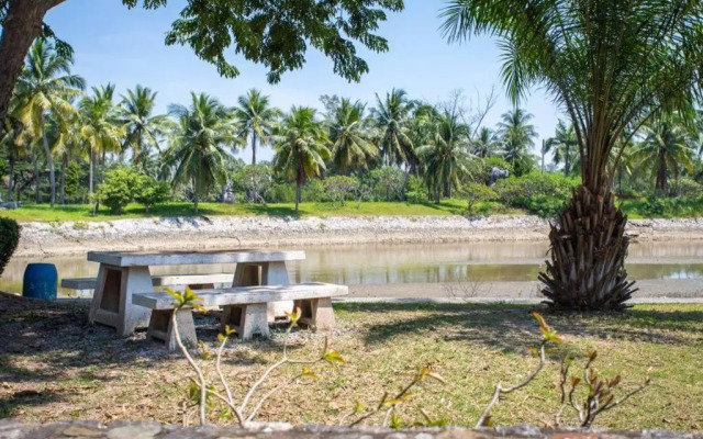 F4 Beach house Kitchen BBQ 3 bedrooms Large yard