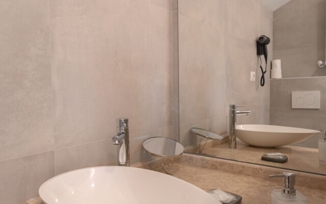 Topaz Apt City Center