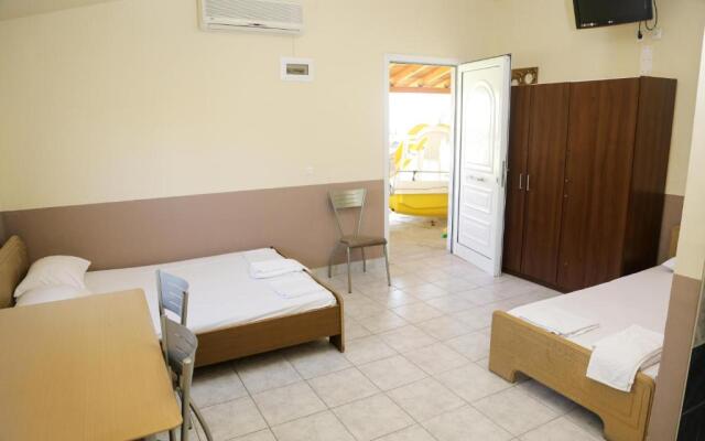 Gioulis Apartments & Studios