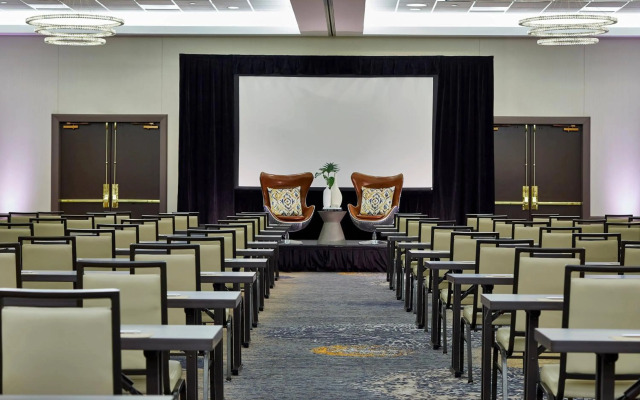 Renaissance Chicago Glenview Suites Hotel