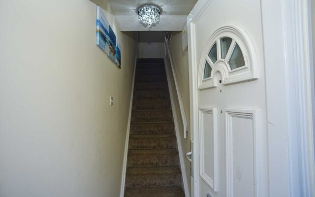 London's Calling U! A Lovely 2 Bedhome Sleeps 1-5!