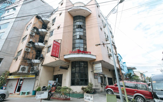 RedDoorz near Quirino Station