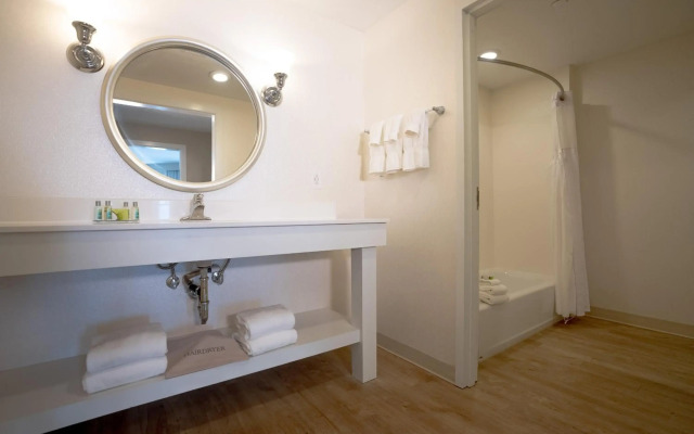 Cedar Point's Hotel Breakers