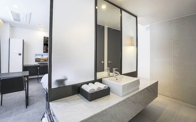 Wall Hotel Cheonan Cheongsu