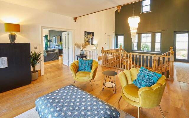 Host Stay The Lakehouse