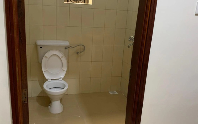 Cozy 2-bedroom Apartment within city limits.