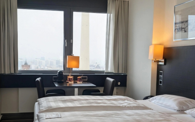 Park Inn by Radisson Berlin Alexanderplatz - Image 5