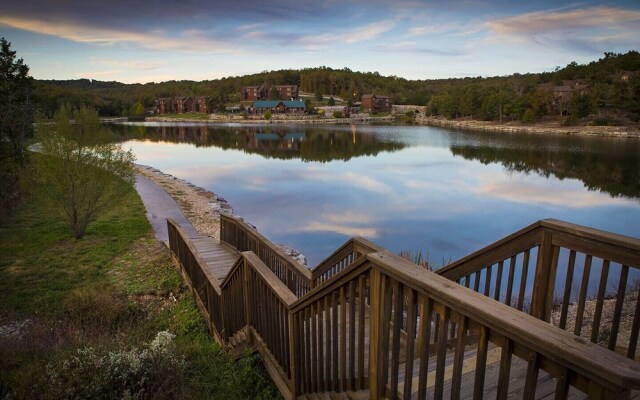 River's Creek 4 Bedroom Cabin by RedAwning