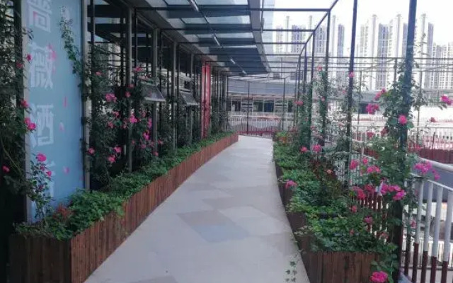 Rose Art Hotel (Ningbo Beilun Yintai City Store)