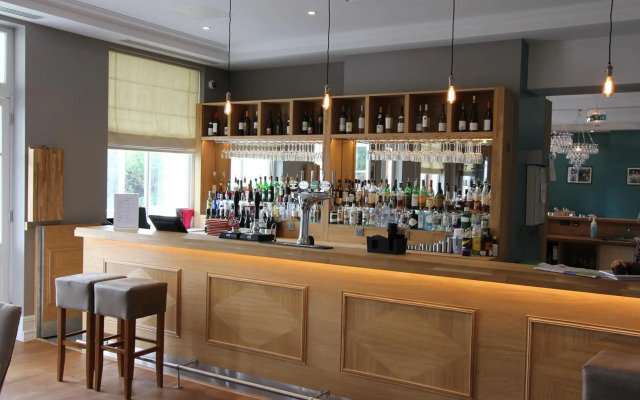 Yarrow Hotel