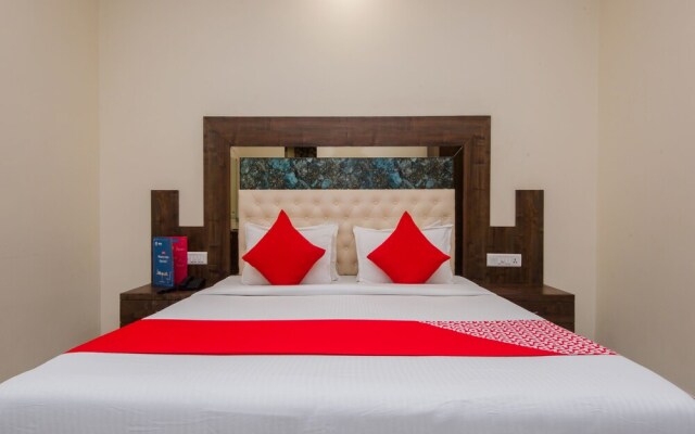 OYO 9327 Royce Executive