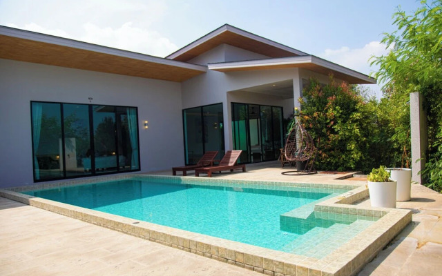 Alhambra Pool Villas & Pool Access Rooms