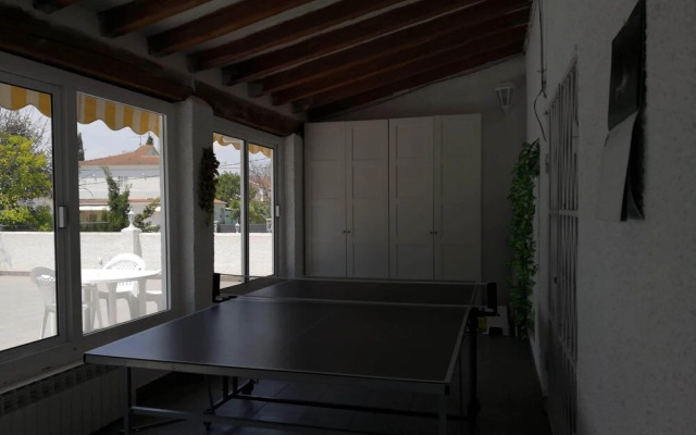 Villa con gran piscina en zona residencial
