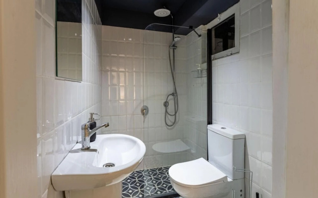 Flat 5 Min to Taksim With Backyard in Cihangir