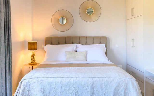 Villa Filoxenia - by the sea - up to 12 guests