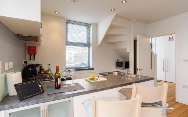 City Retreat, 2 Bed House with Cloudstream Hot Tub