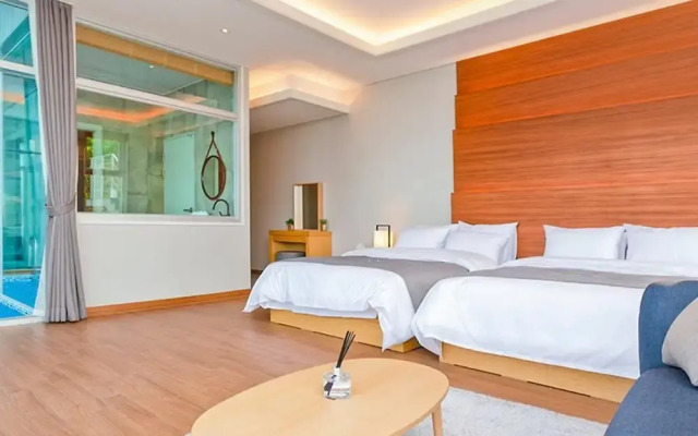 Yeosu Marine Terrace Poolvilla