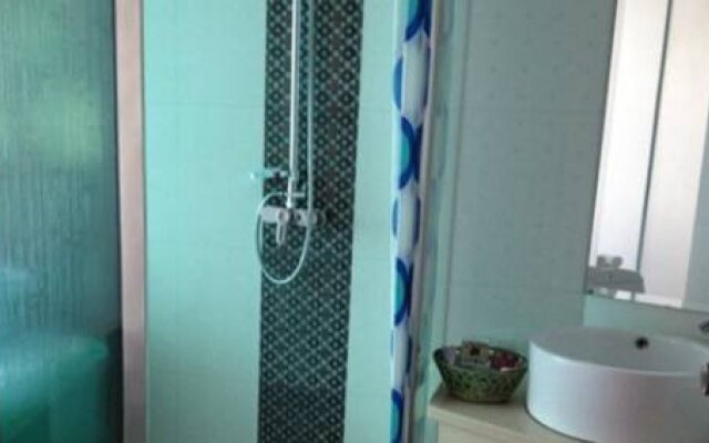 Junhong Business Hotel