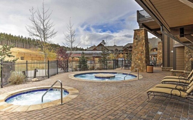 Crystal Peak Lodge 4 Bedroom Ski in, Ski out Slopeside Condo at the Base of Peak 7