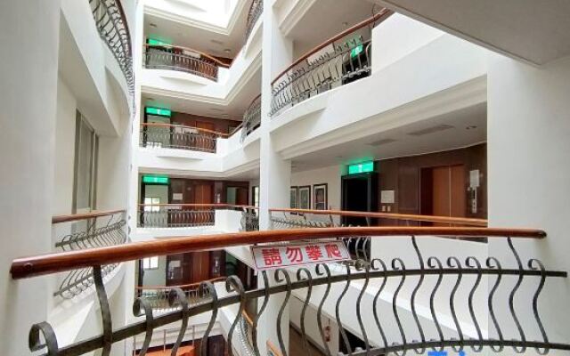 Crown Hotel