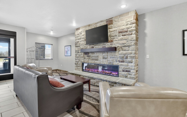 Cobblestone Hotel & Suites - Eaton