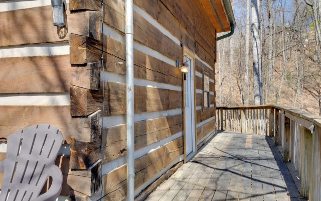 Private Hot Tub & Game Room: Mountain Retreat!