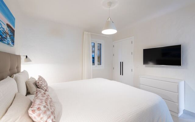 Cute apartment next to beach. P27 Swimming pool