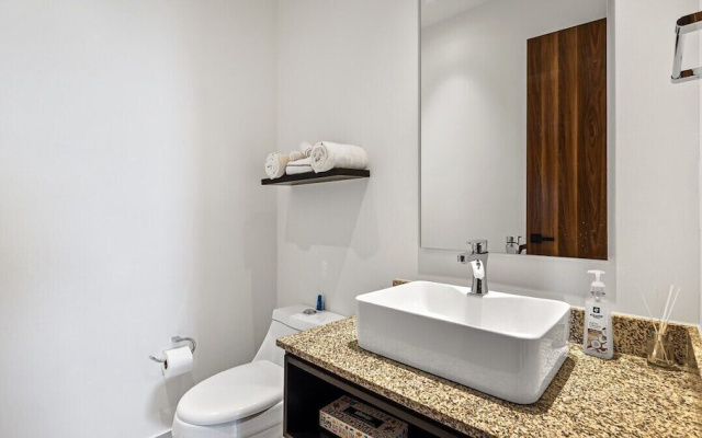 Equipped 3BR House - Pool - Gym - 5 min to Beach