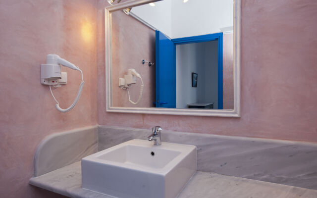 Blue Dolphin Antiparos Villas and Suites