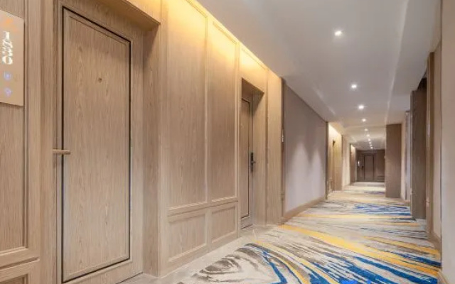 Vienna International Hotel ( Huaxi District Government Mingzhu Avenue Subway Station Branch) – Hotel Rooms – Guiyang