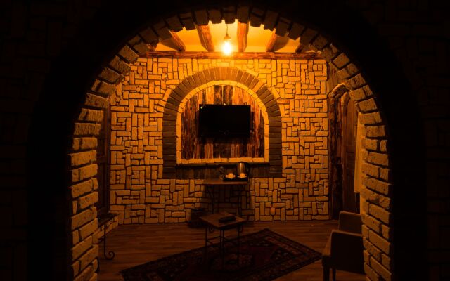 Elite Cave Suites